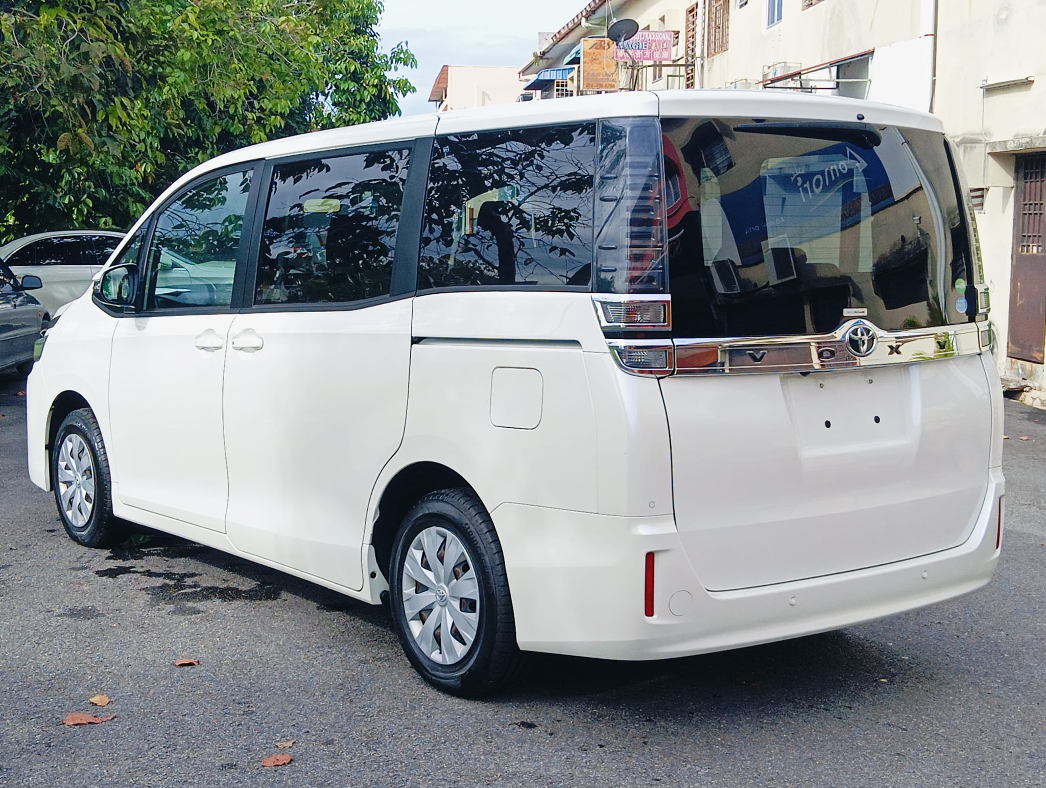 TOYOTA VOXY 2.0 X 2 POWER DOOR (8 SEATER) 