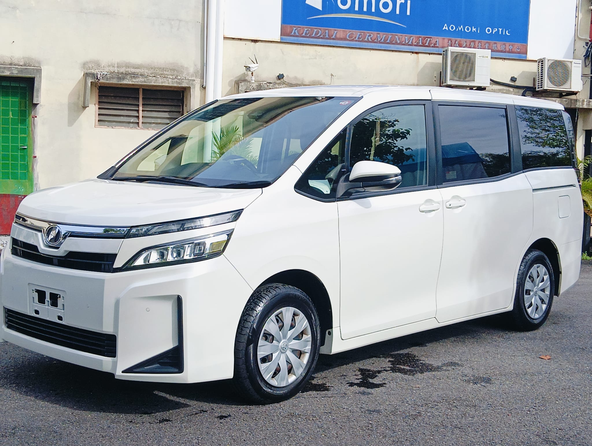 TOYOTA VOXY 2.0 X 2 POWER DOOR (8 SEATER) 